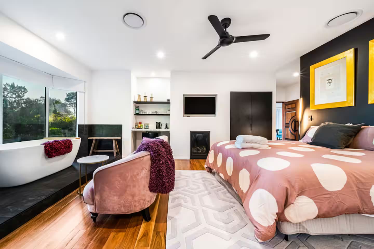 King bedroom with freestanding bath